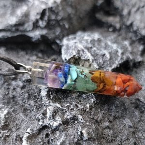 orgonite pendentif 7 chakras