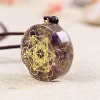 Pendentif orgonite améthyste, vue de trois quarts