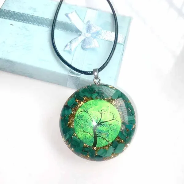 Pendentif Orgonite Malachite Arbre de Vie Médaillon orgonite malachite et arbre de vie, vue de face