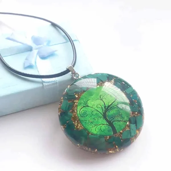 Pendentif Orgonite Malachite Arbre de Vie Pendentif orgonite malachite, vue de trois quarts