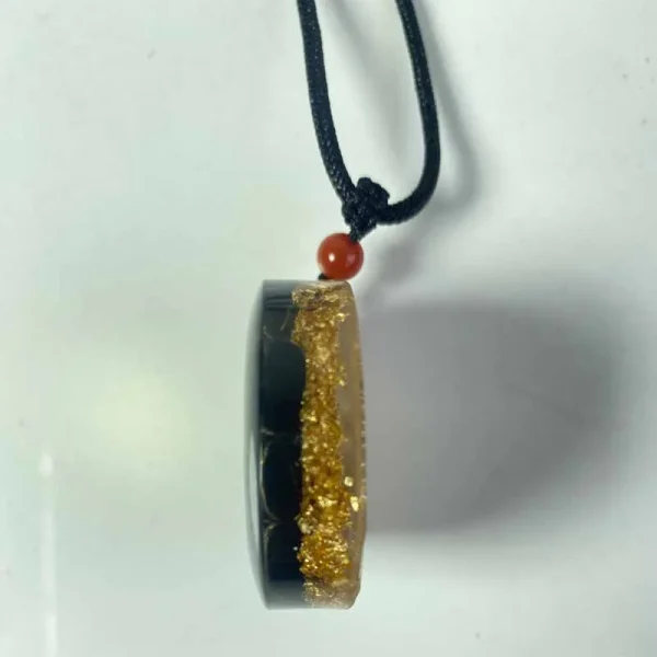 Tranche du pendentif orgonite Métatron noir et or